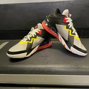 NIKE
LeBron 18 Low 'Sylvester vs Tweety Space Jam' Athletic Sneakers